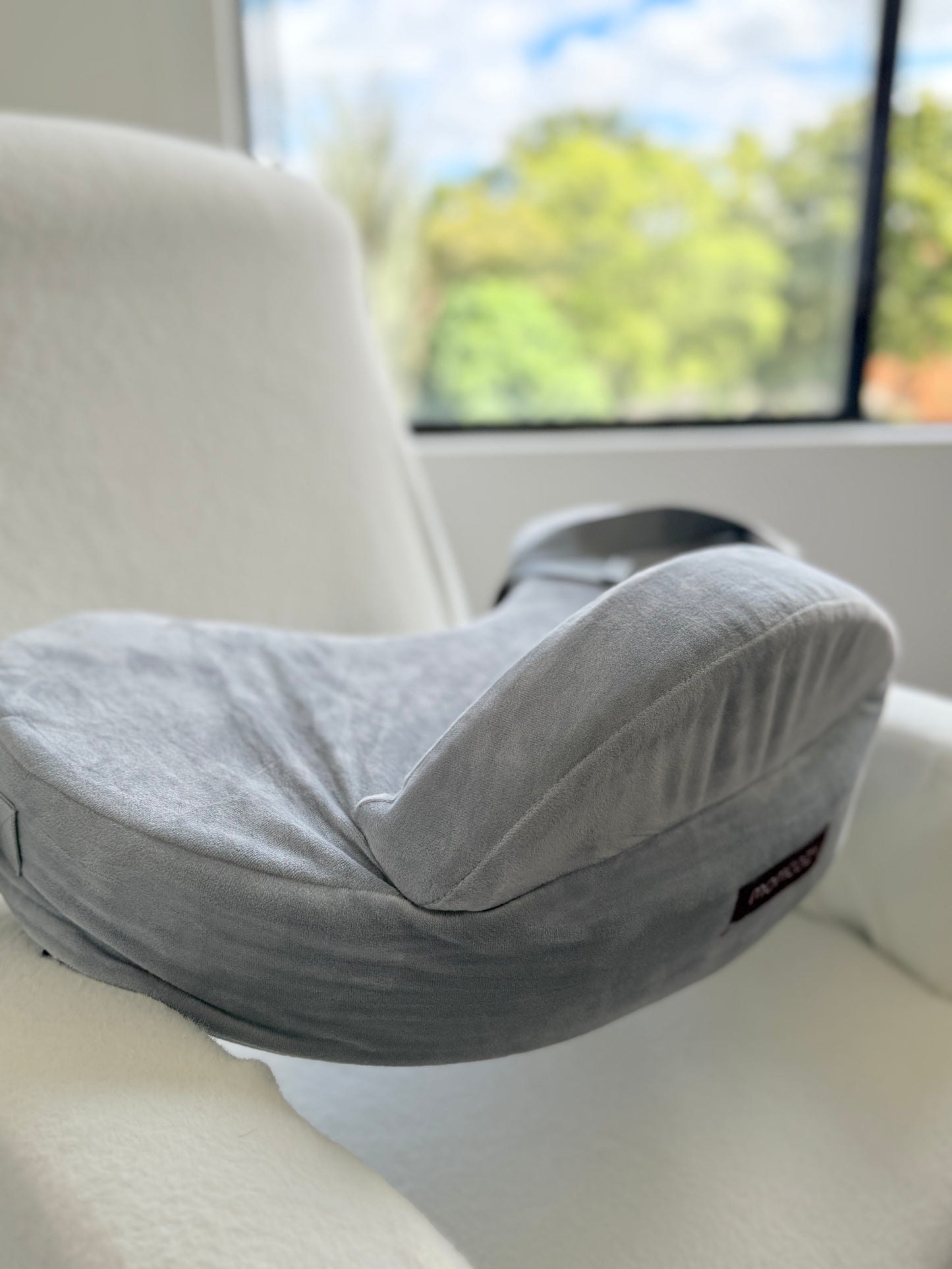 Cojín de lactancia MaxSupport Momcozy